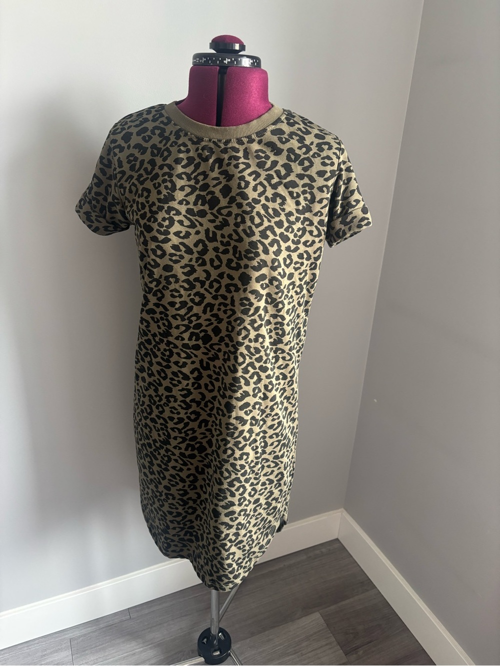 Jacqueline de Yong Leopard Print Short Sleeve Dress